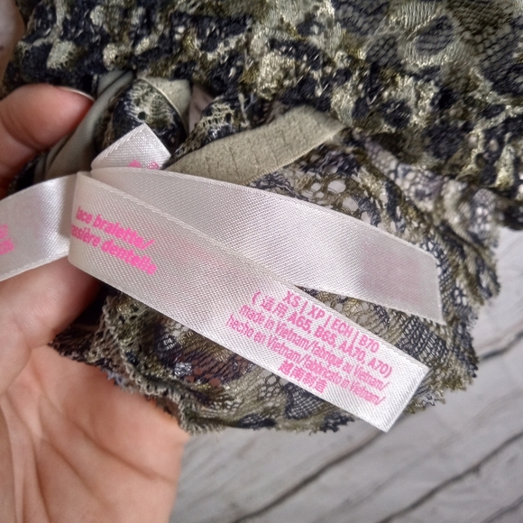 PINK Victoria's Secret Camo Bralette xs - Picture 7 of 8